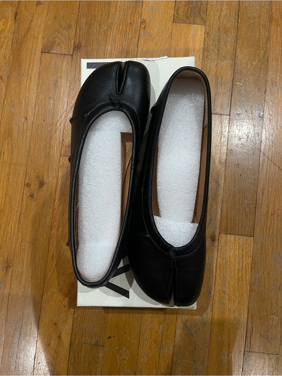Raboesy Shoes - Raboesy Classic Black Leather Split-Toe Flats - Women